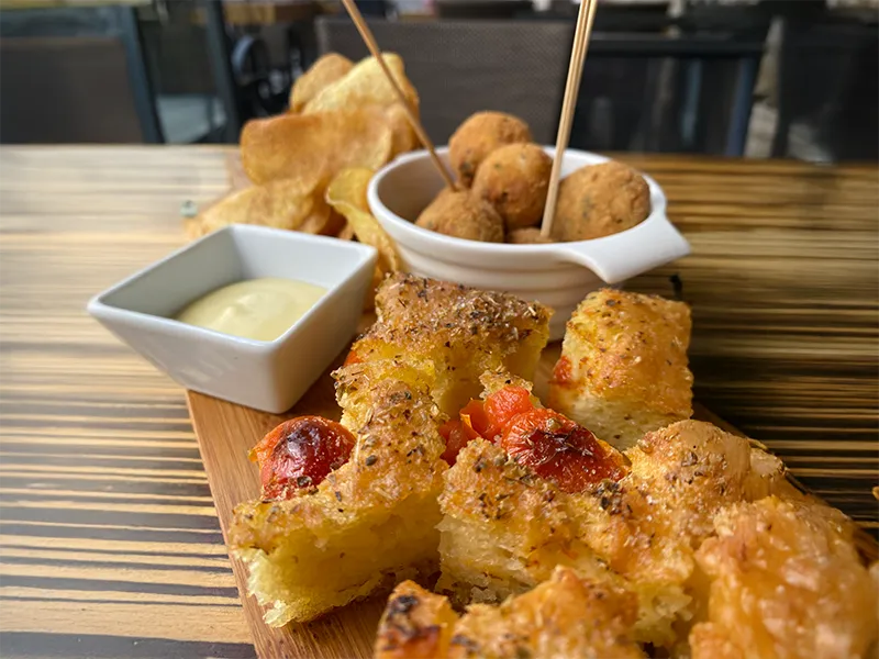 Appetizer freschi preparati al Bar Devoti 1950.