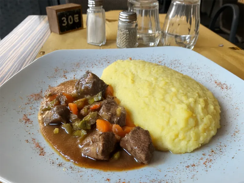 stracotto di manzo con polenta