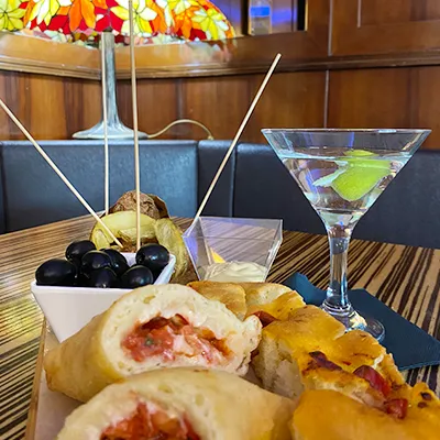 Piatti freschi nella cucina espressa del Bar Devoti 1950